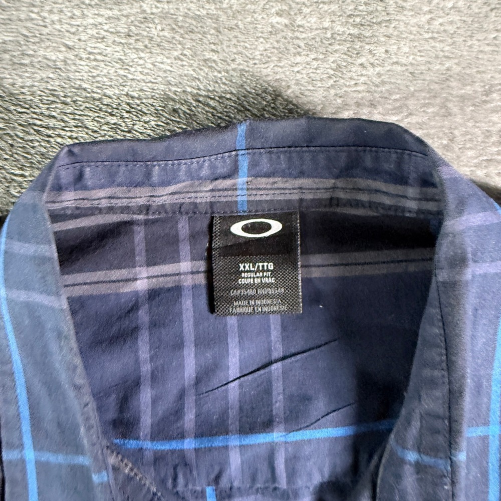 Oakley Plaid Button Down Shirt Mens XXL Short Sleeve Navy Blue Regular Fit - Picture 3 of 11